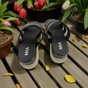 Mia Women’s ~ Sz 9 ~ Black ~ Slip on ~ Platform Sandals ~